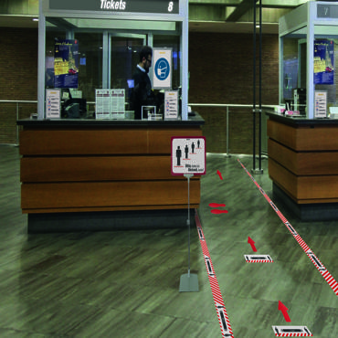Plakatrahmensystem – Plakatrahmen der Serie 100 mit verstellbaren Beinen